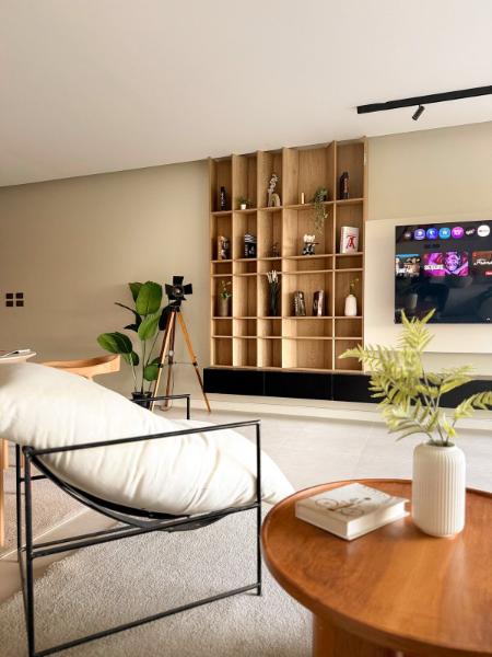 Lake View Residence – Modern 2BR Serviced Apartment For Rent