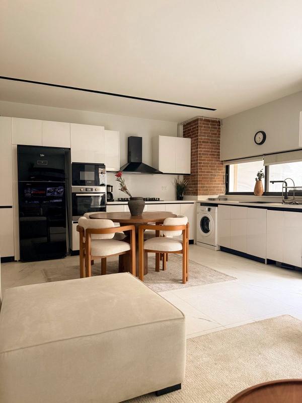 Amazing Apartment In Lake View With Garden